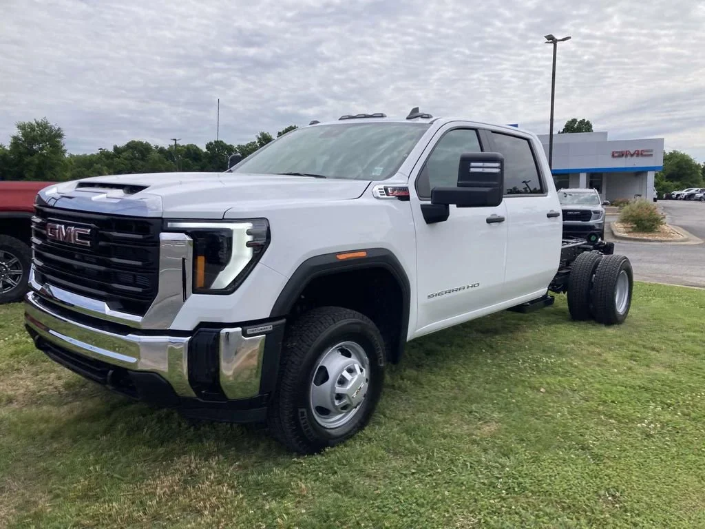 New 2026 Summit White GMC Pro image 8