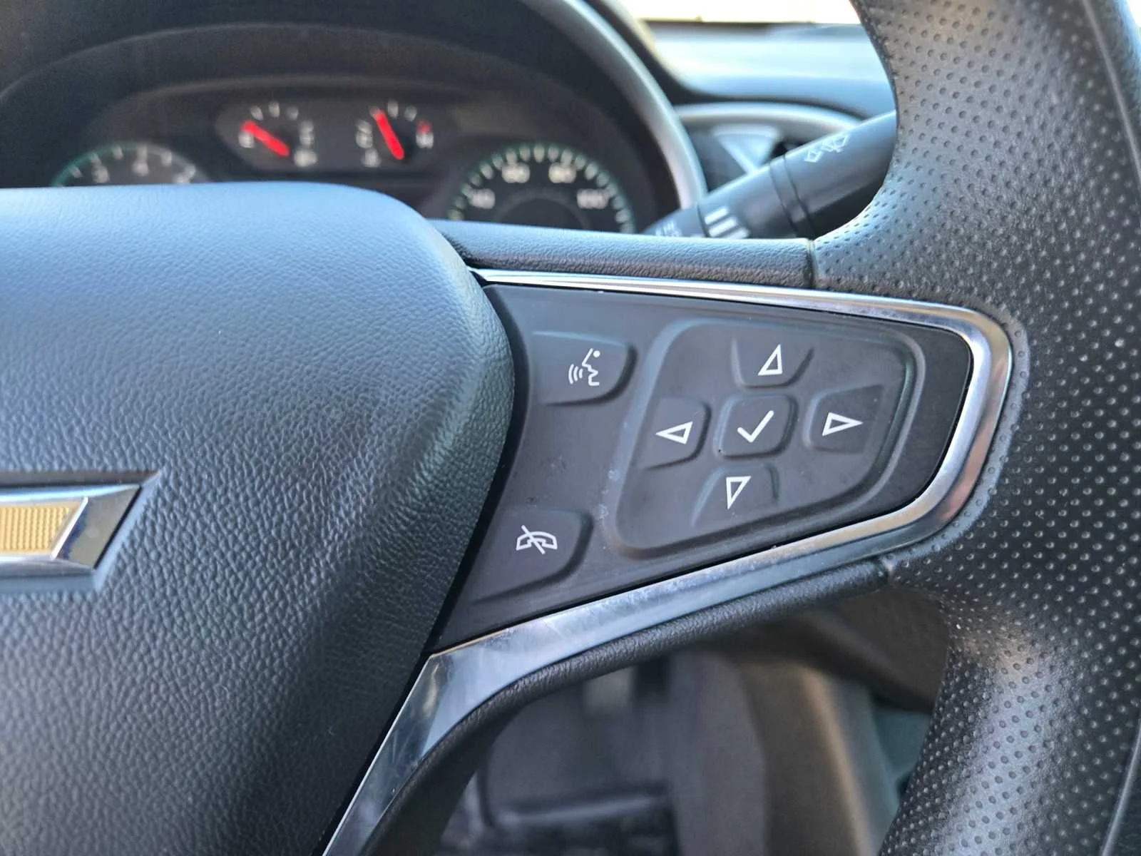 Used 2024 Sterling Gray Metallic Chevrolet 1LT image 21