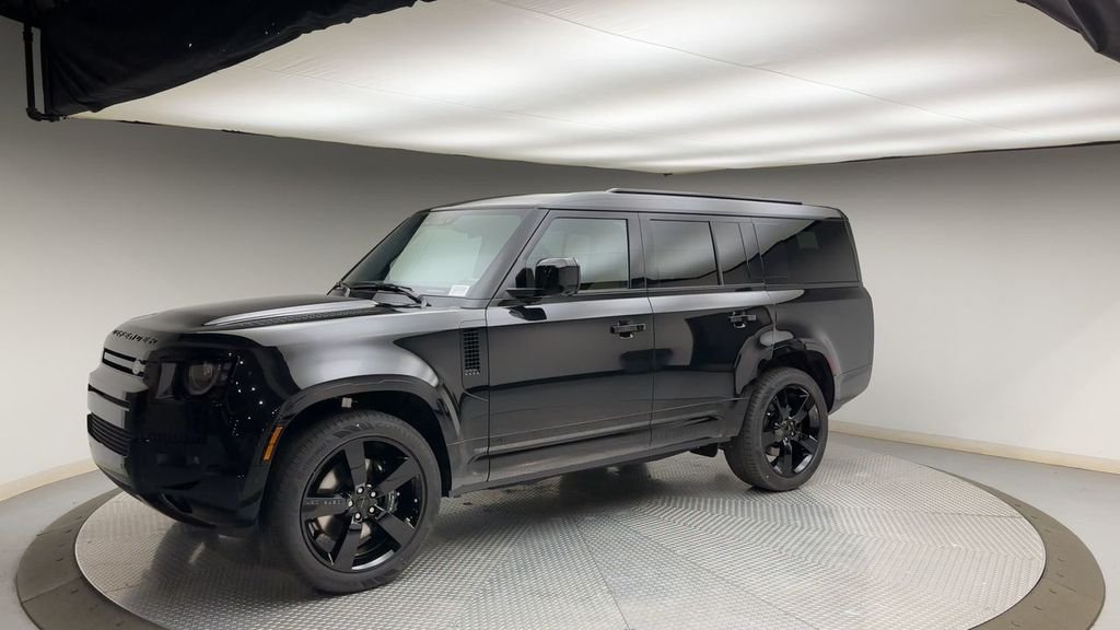 New 2026 Santorini Black Land Rover V8 image 6