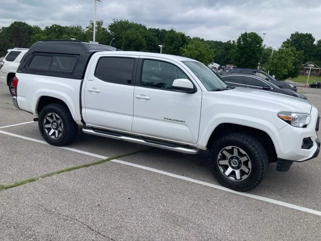 Used 2022 White Toyota SR5 image 4