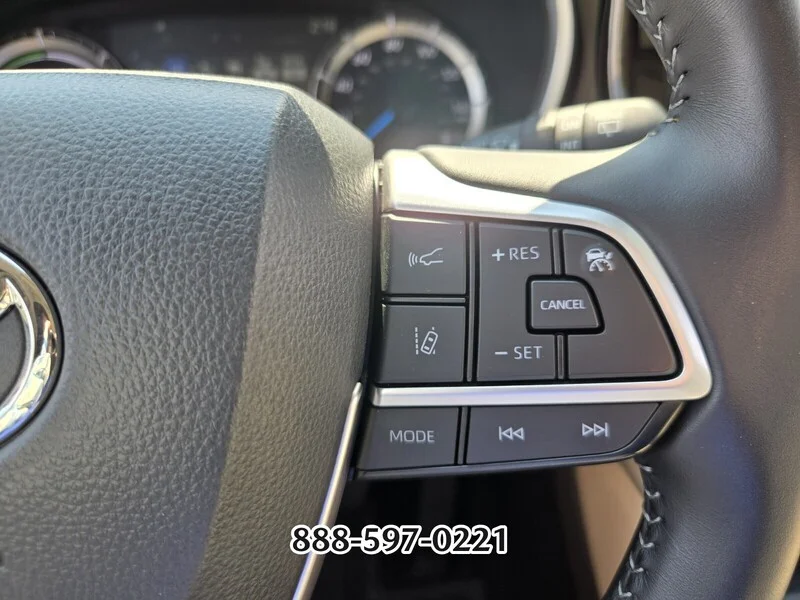 Used 2025 Cypress TOYOTA XLE image 28