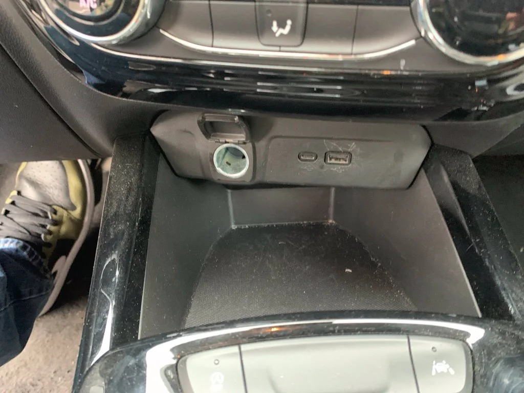 Used 2025 Mosaic Black Metallic Chevrolet LT image 19
