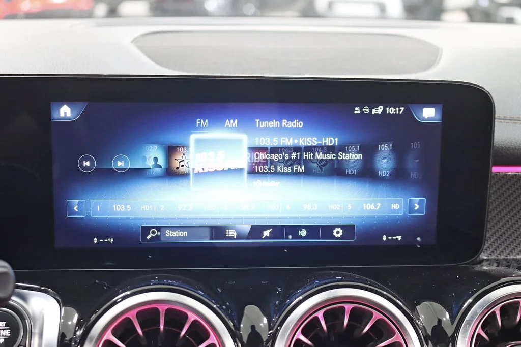 Used 2022  Mercedes-Benz GLB 35 AMG® image 20