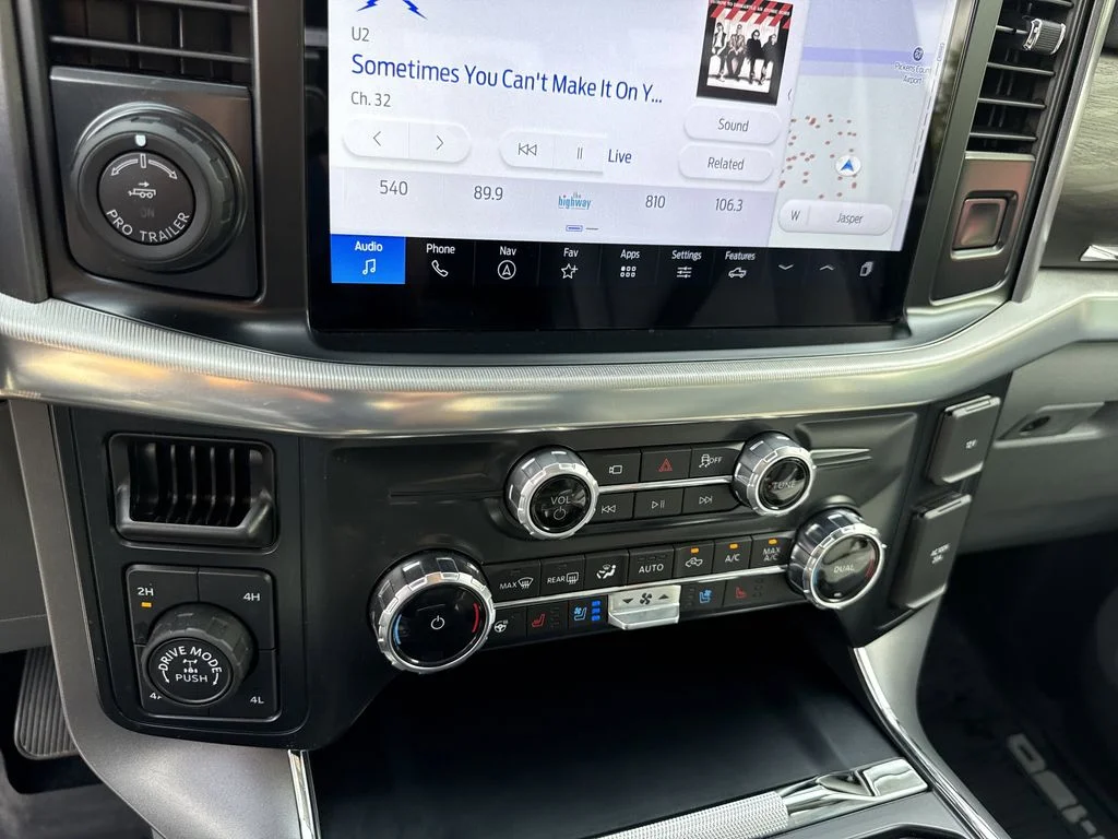 Used 2025 Gray Ford Lariat image 27