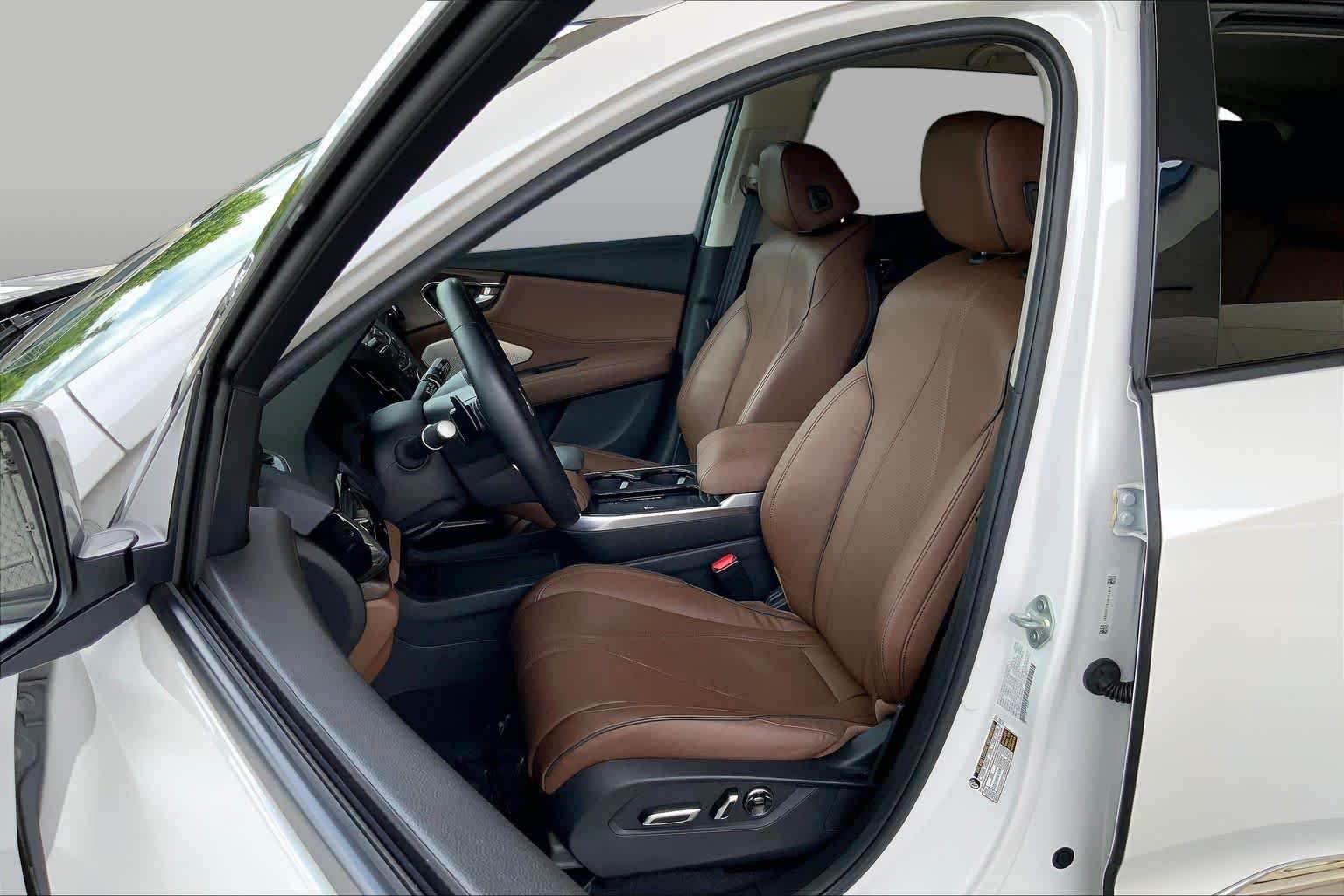 Used 2025 Platinum White Pearl Acura w/Advance Package image 8