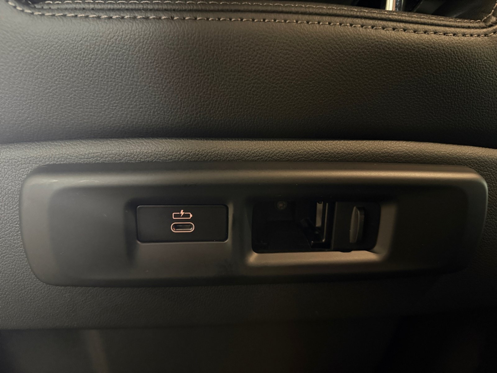 Used 2021 Jet Black BMW sDrive40i image 24