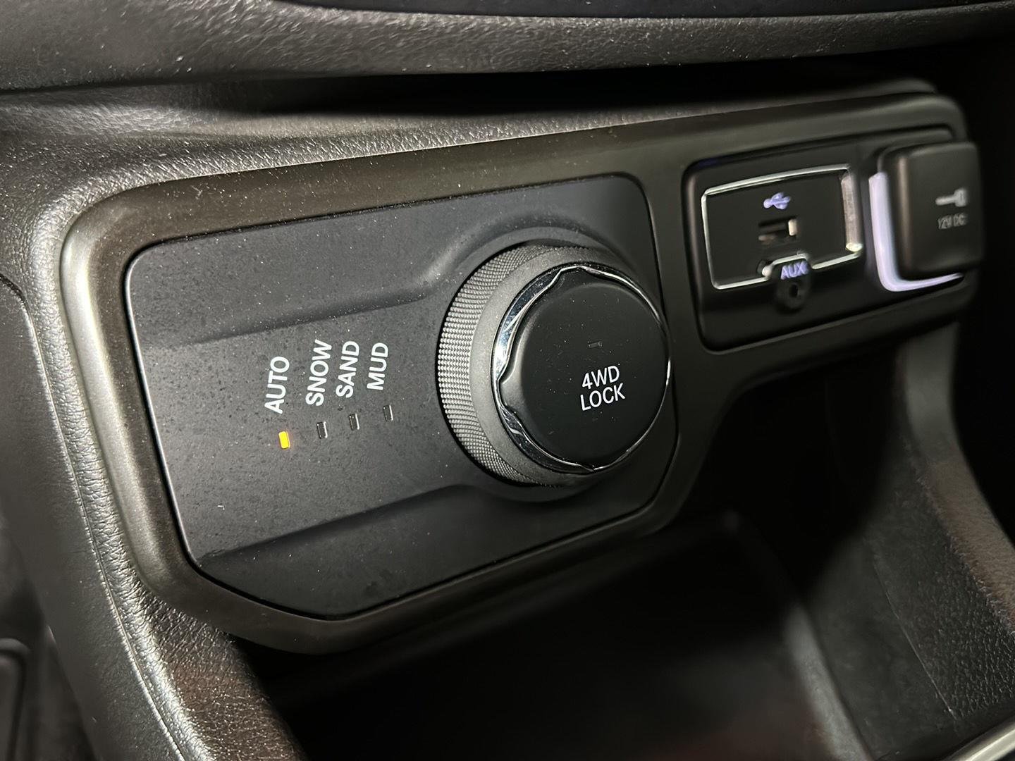 Used 2022 Gray Jeep  image 17