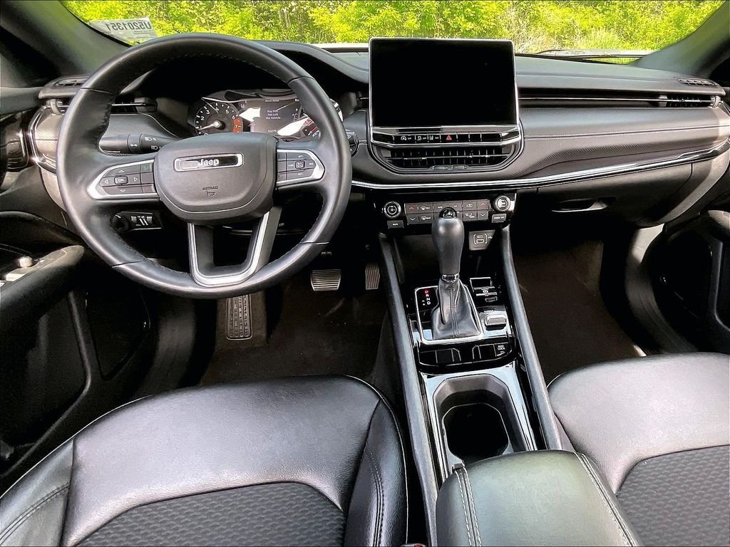 Used 2022 Gray Jeep Altitude image 21