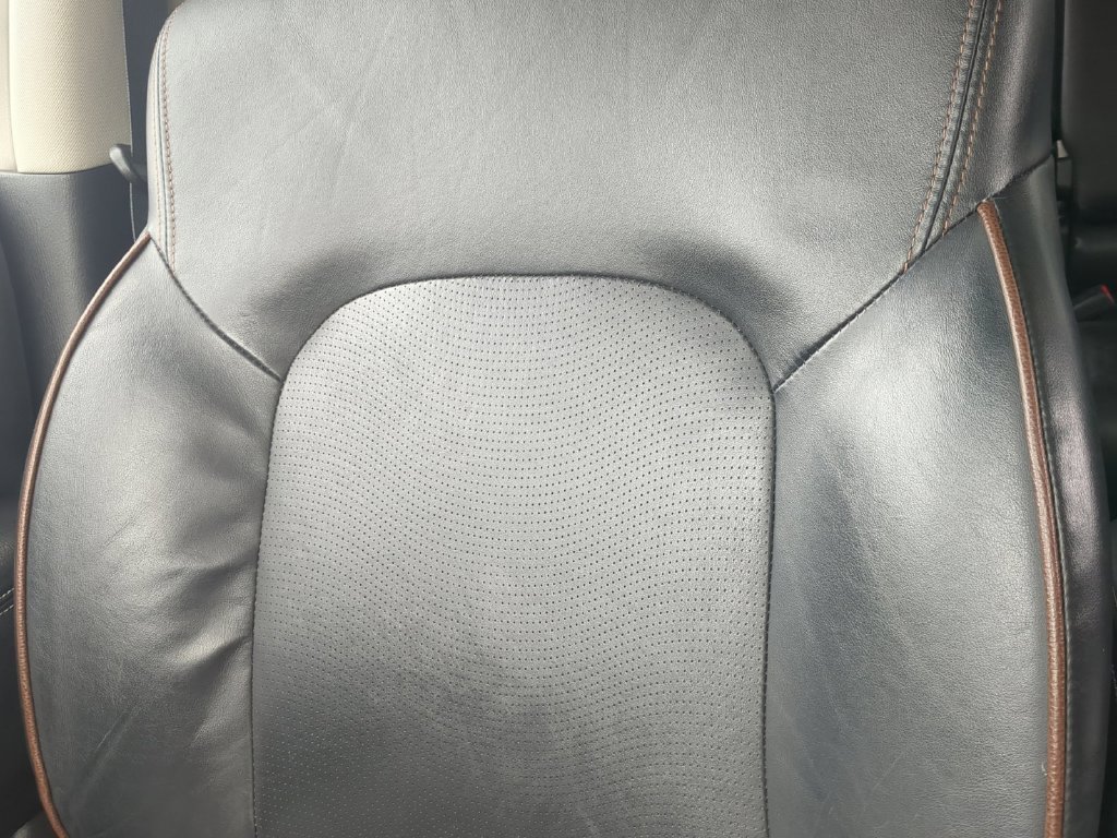 Used 2019 Silver Nissan SL image 23