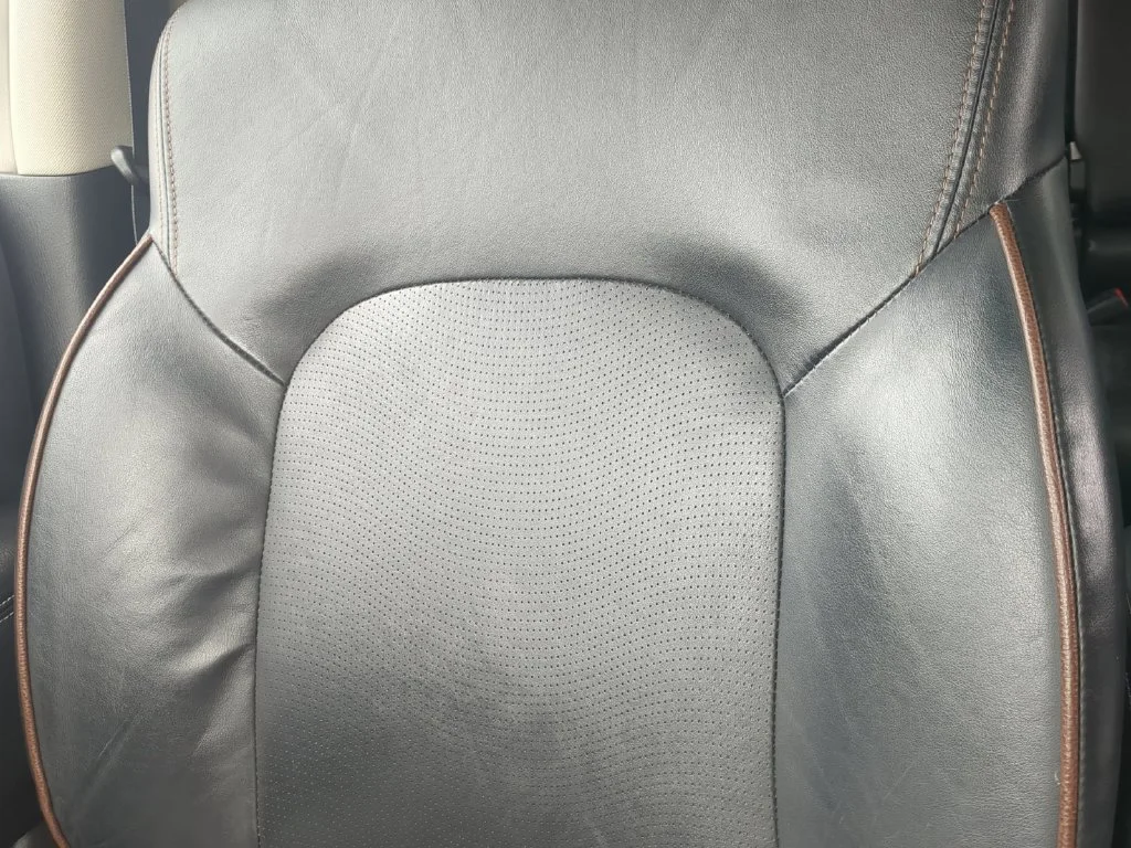 Used 2019 Silver Nissan SL image 23