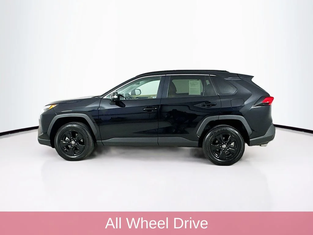 Used 2025  Toyota XLE image 4