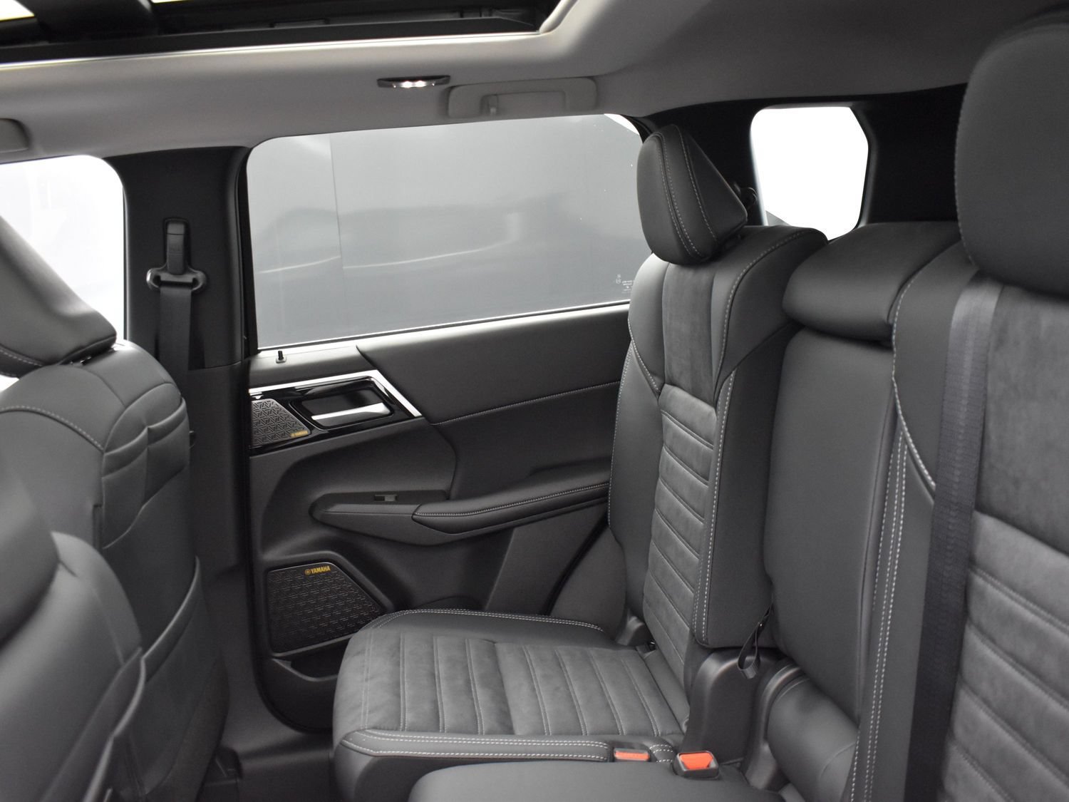 New 2026 Black Mitsubishi SE 1.5T 2WD image 8