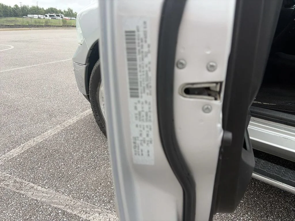 Used 2016 Silver Ram Big Horn image 25
