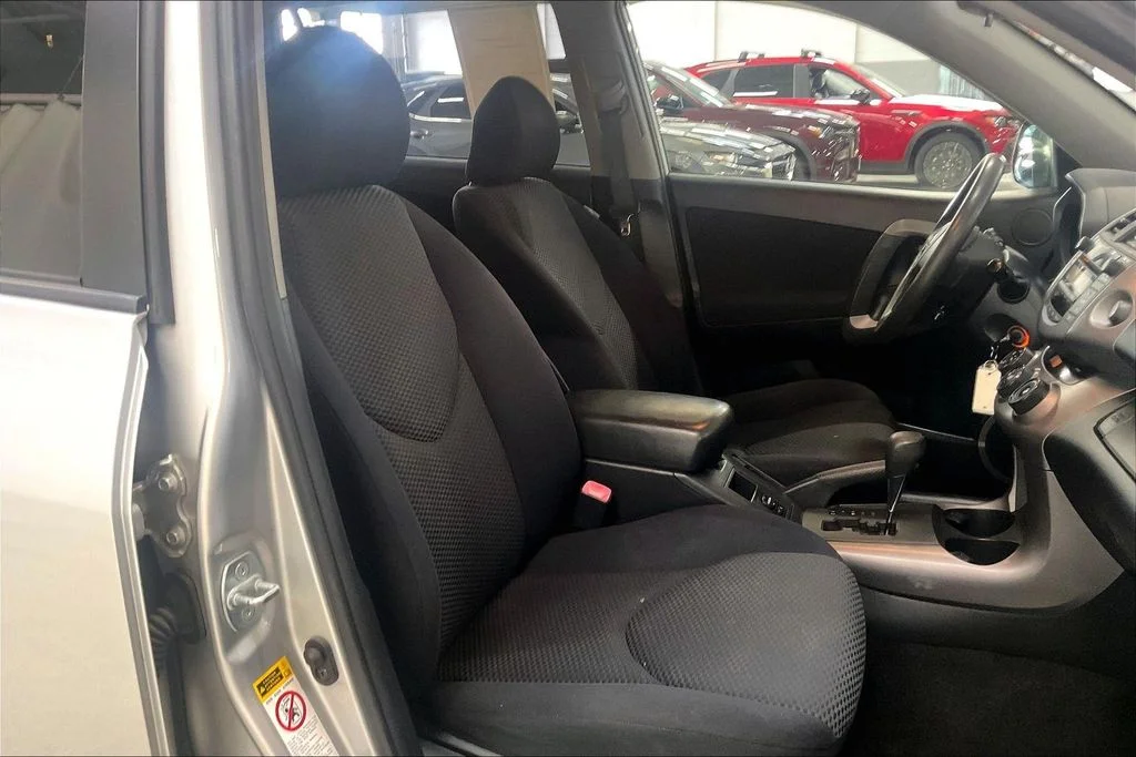 Used 2008 Silver Toyota Sport image 6