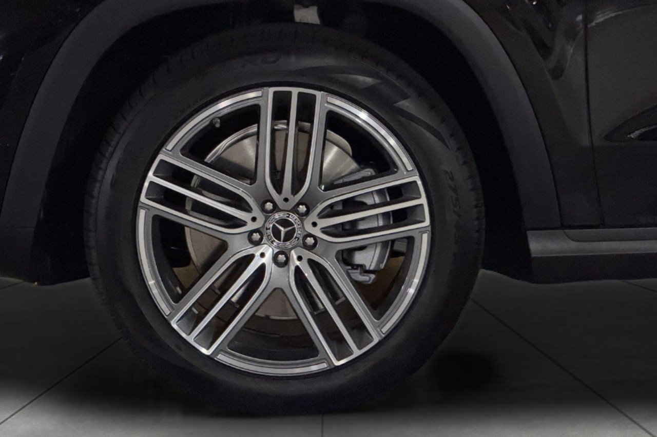New 2026 Obsidian Black Metallic Mercedes-Benz GLS 450 4MATIC® SUV image 26