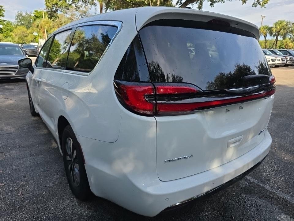 Used 2023 White Chrysler Hybrid Touring L image 4