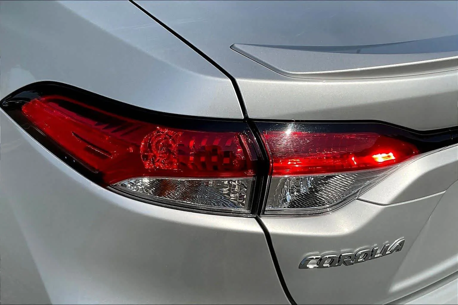 Used 2025 Classic Silver Metallic Toyota SE image 28
