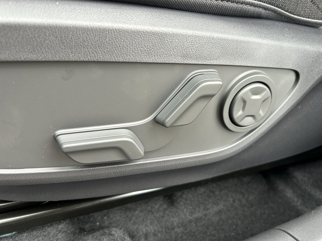 New 2027 Frost Blue / Black Roof Kia S image 17
