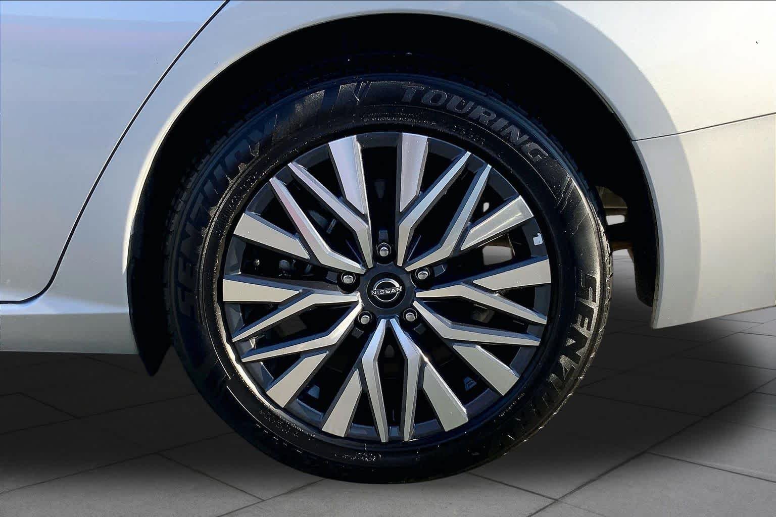 Used 2025 Brilliant Silver Metallic Nissan SV image 10