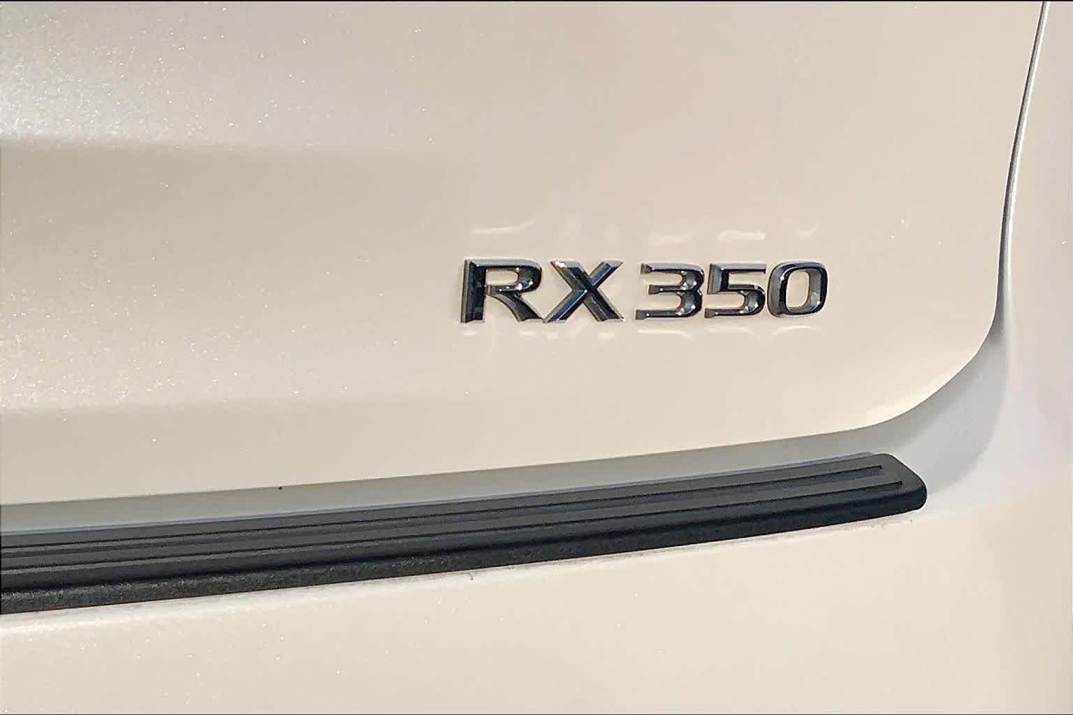 Used 2019 Eminent White Pearl Lexus  image 9