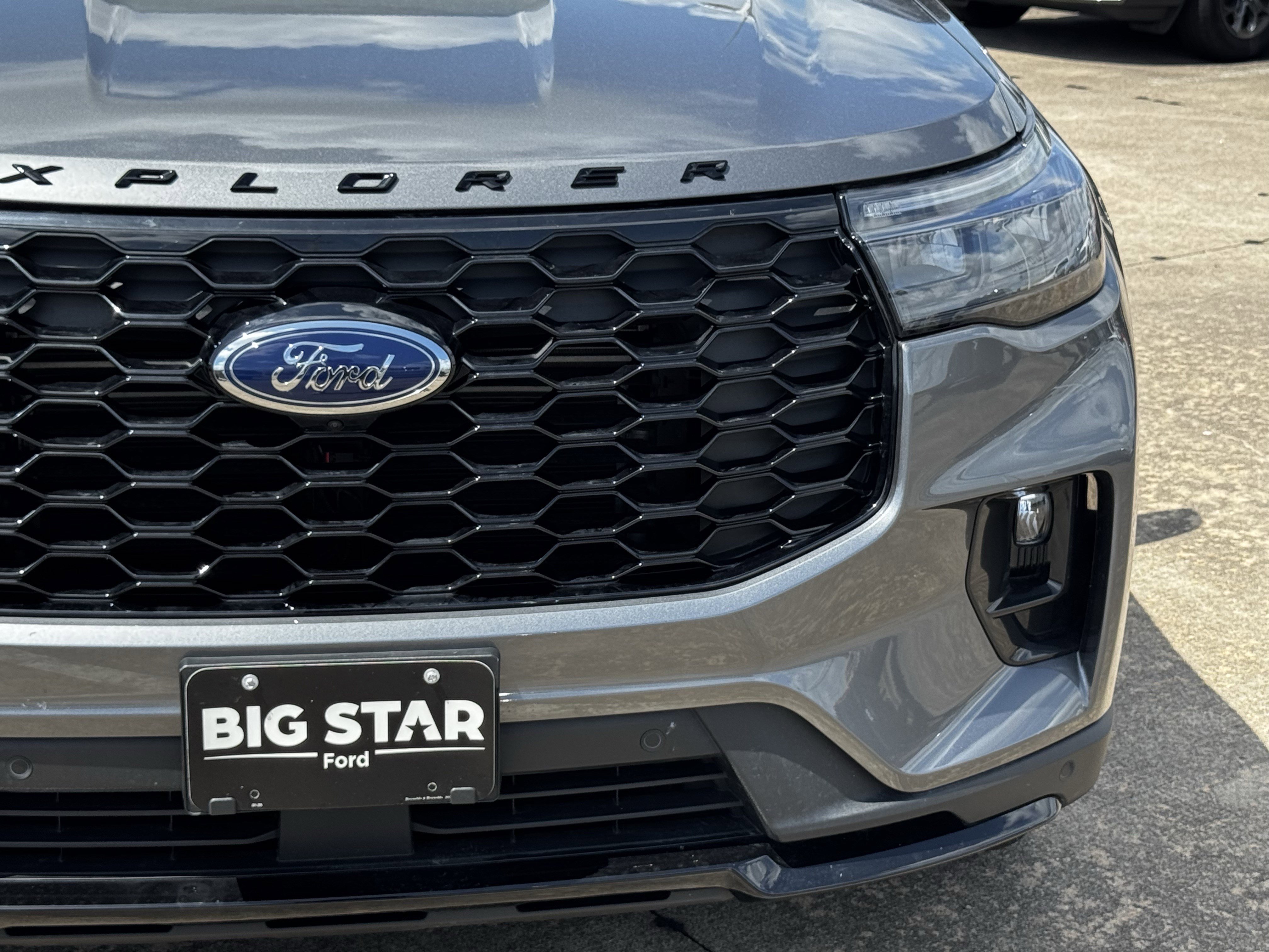 New 2026 Carbonized Gray Metallic Ford ST-Line image 4