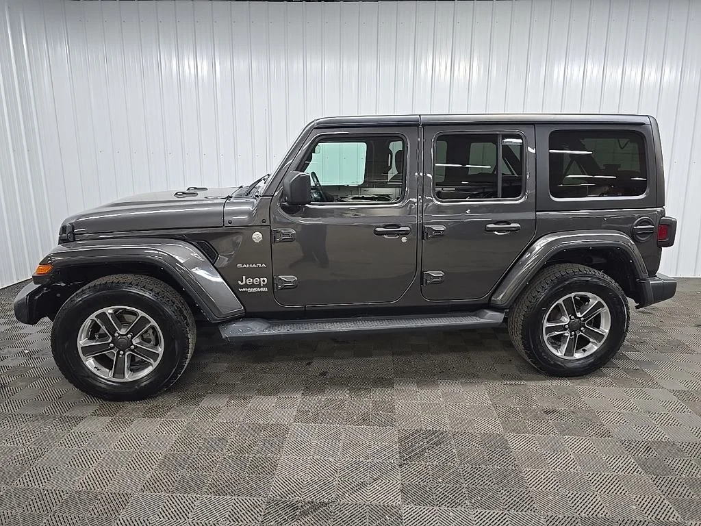 Used 2022 Gray Jeep Unlimited Sahara image 5