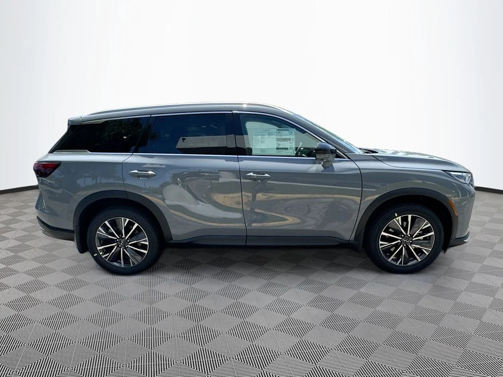 New 2027 HARBOR GRAY INFINITI Luxe FWD image 4