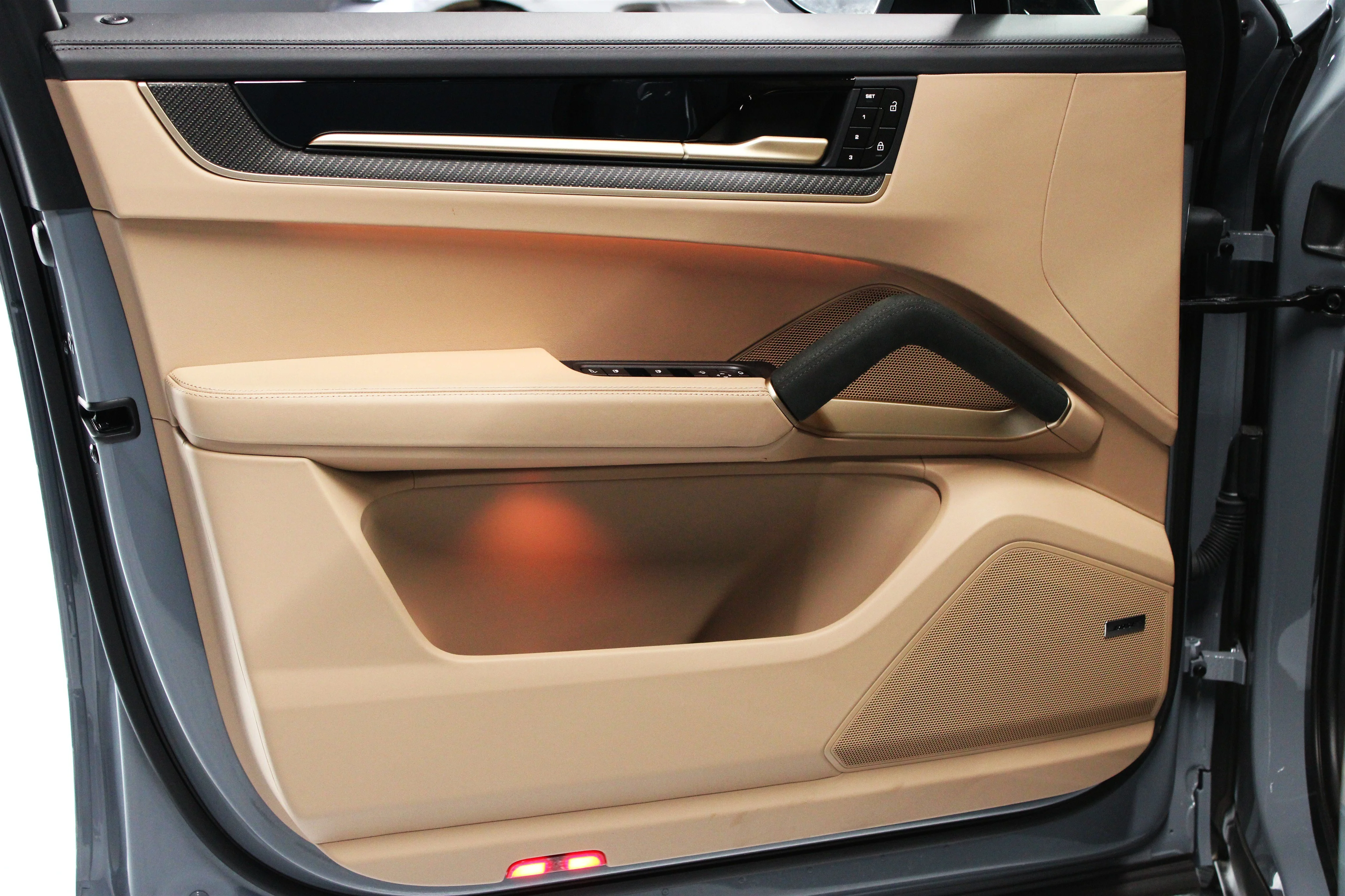 2025 Porsche Cayenne Coup Turbo E-Hybrid - Photo 6