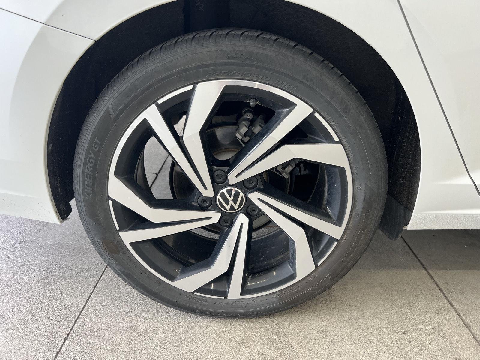 2025 Volkswagen Jetta SEL - Photo 9