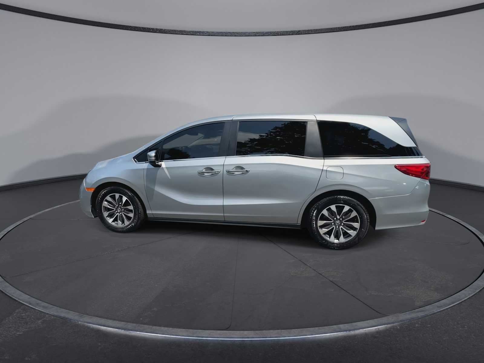 Certified Used 2024 Lunar Silver Metallic Honda EX-L image 5