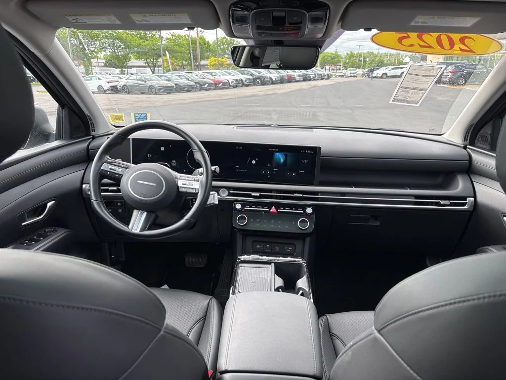 Used 2025 Gray Hyundai SEL Convenience image 10