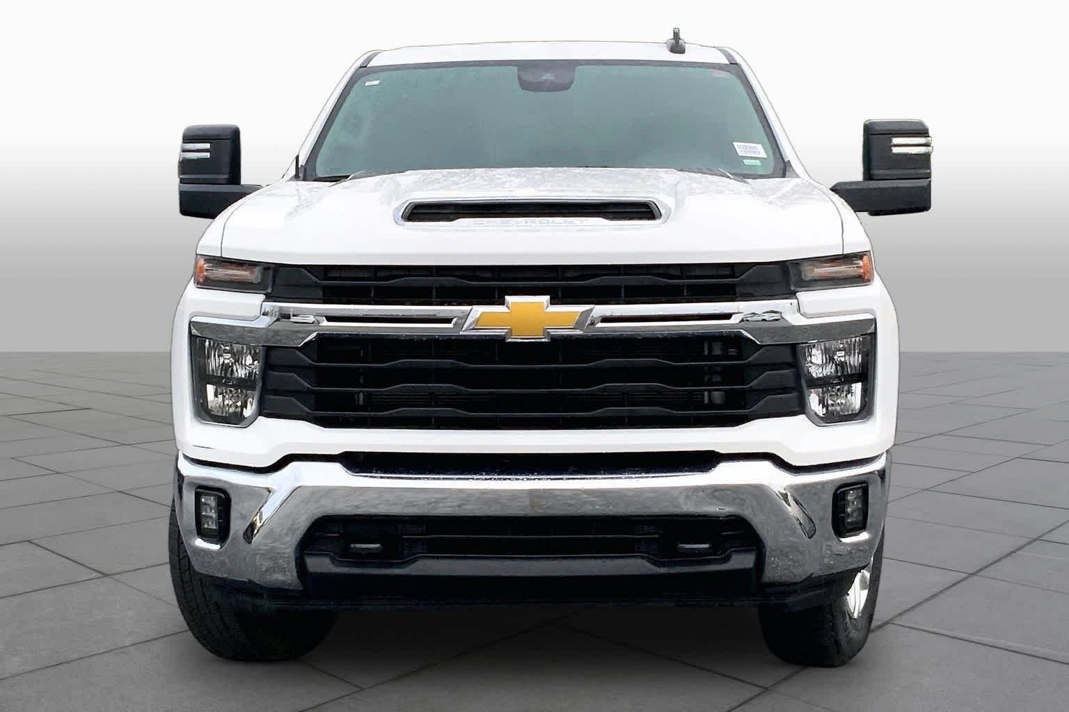 Used 2025 Summit White Chevrolet LT image 4