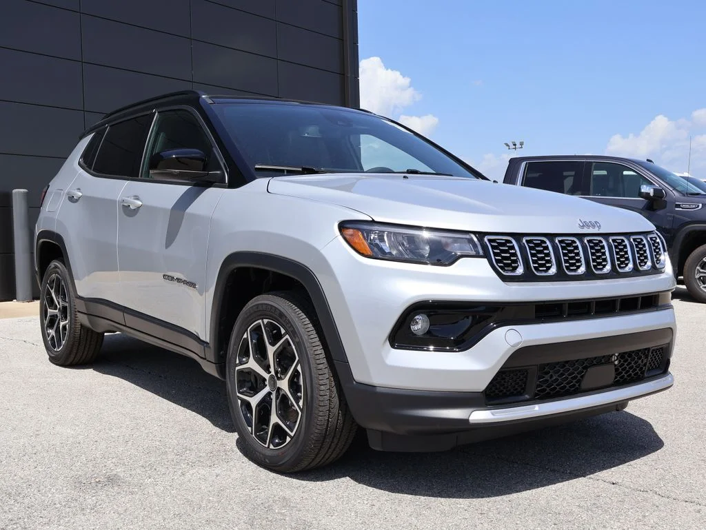 New 2026 Silver Zynith Metallic Clear-Coat Exterior Paint Jeep Limited image 6