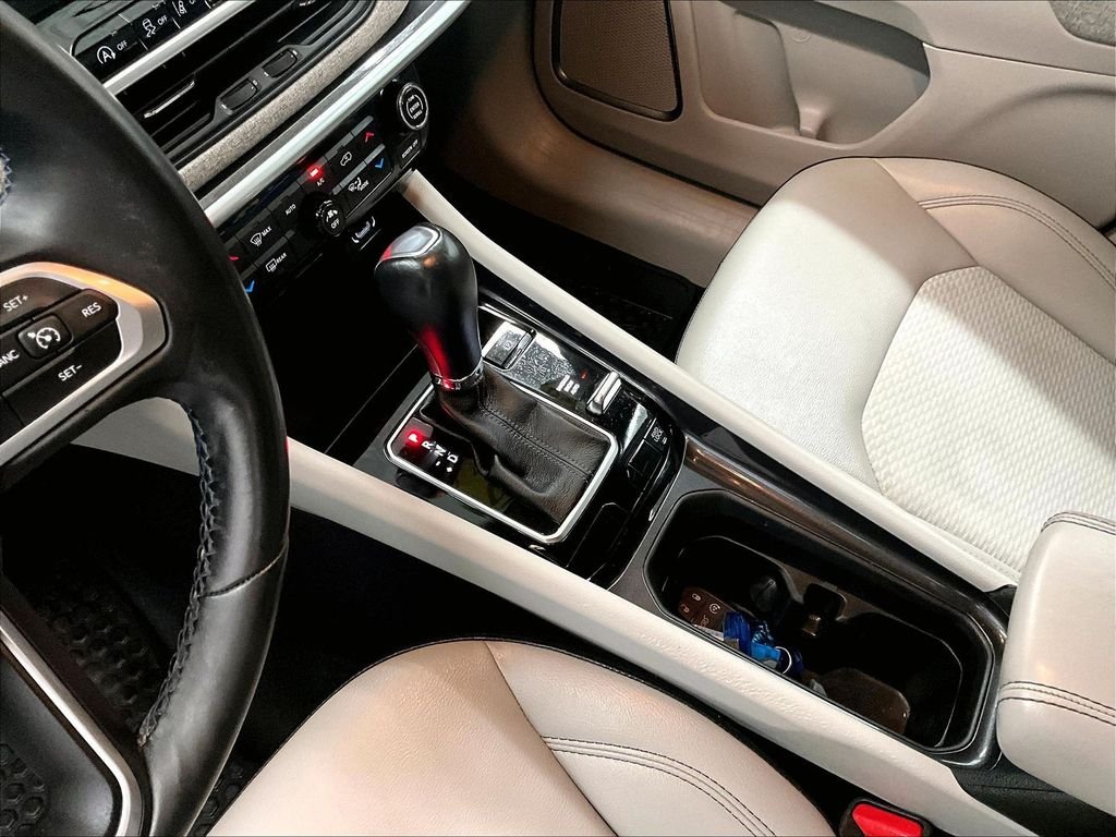Used 2022 Bright White Clearcoat Jeep Latitude image 20