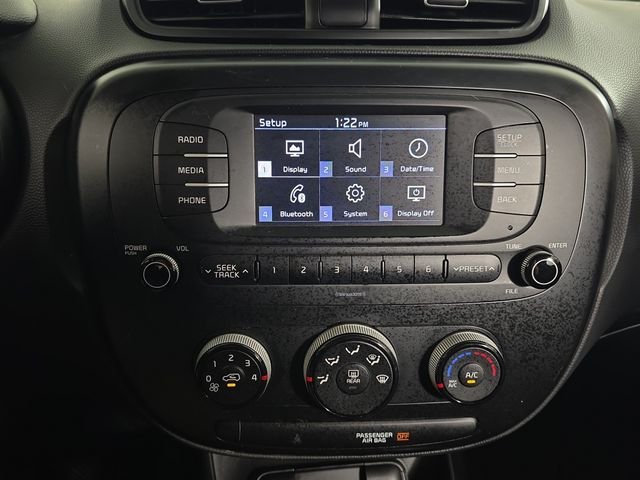 Used 2018 Green Kia Base image 17