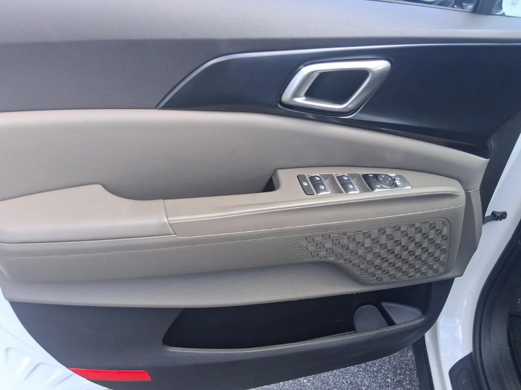 Used 2026 White Kia LXS image 10