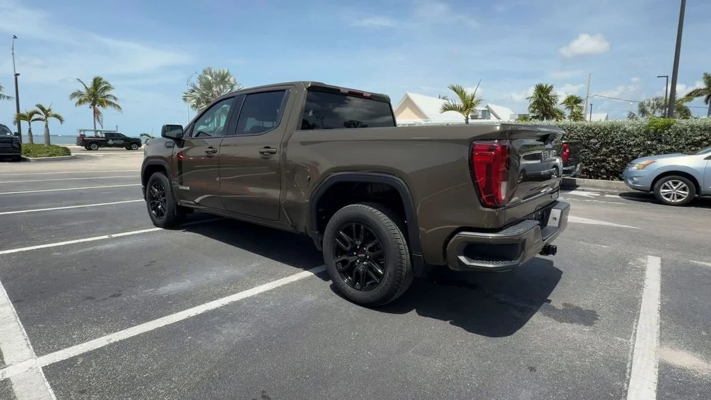 Used 2023 Brown GMC Elevation image 6