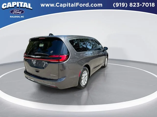 Used 2023 Gray Chrysler Touring L image 8