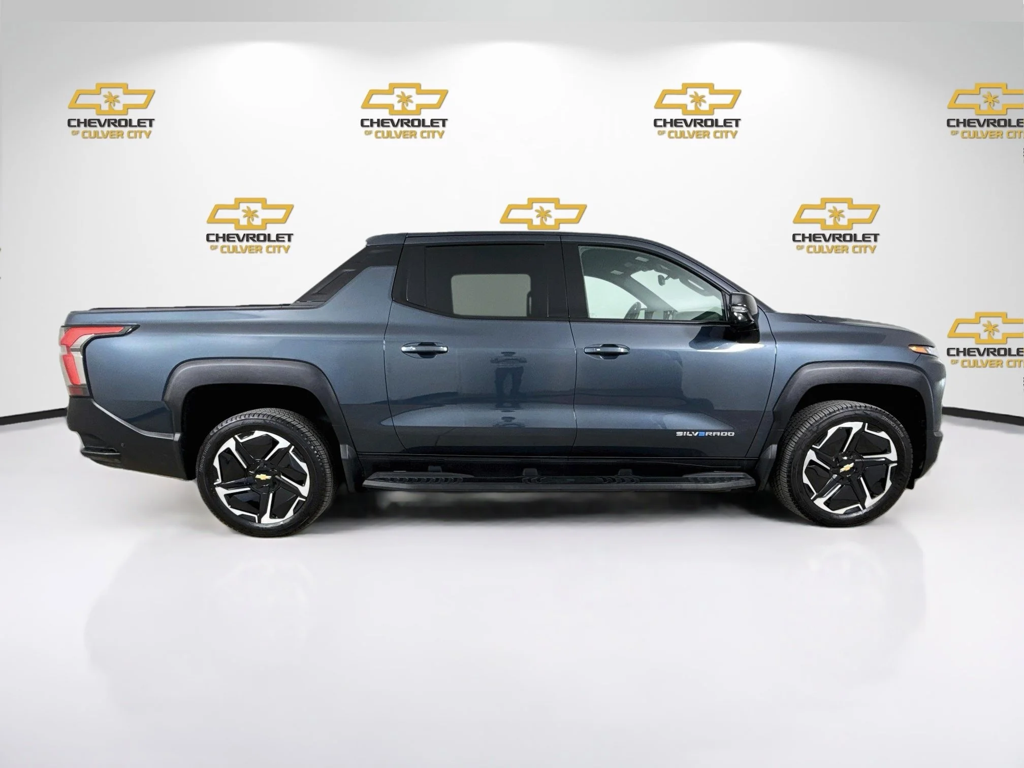 Used 2026 Blue Smoke Metallic Chevrolet LT - Max Range image 9