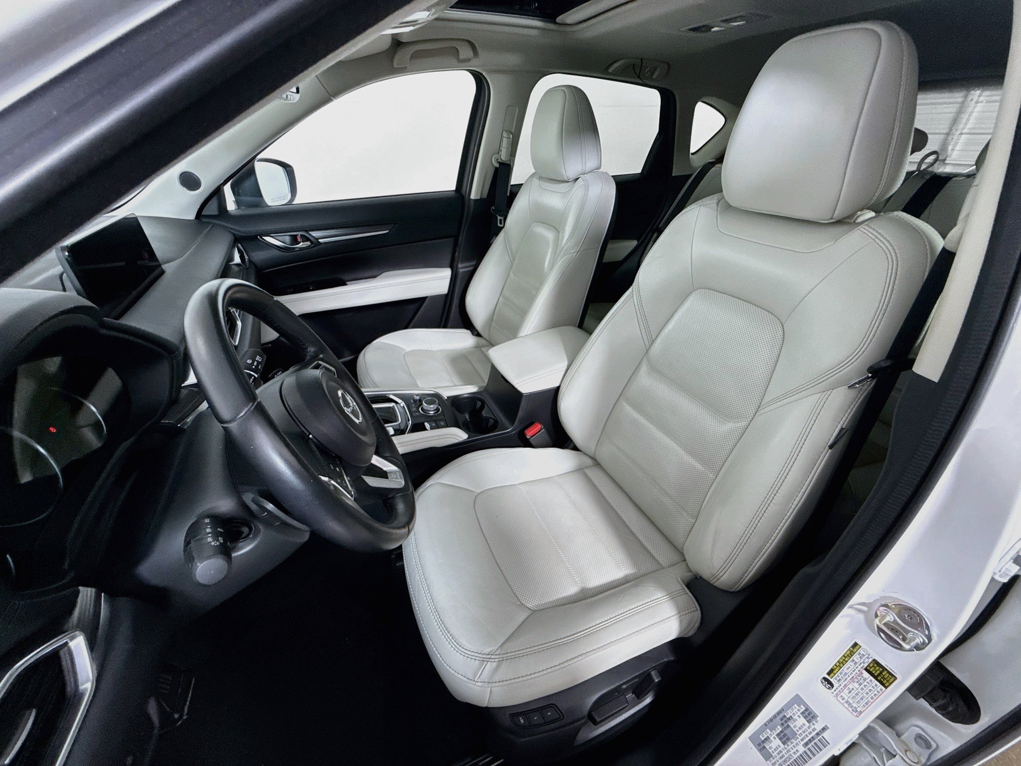 Used 2021 Snowflake White Pearl Mica Mazda Grand Touring image 22