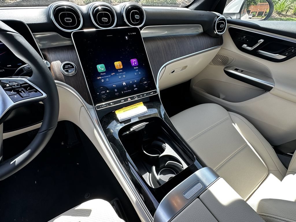 New 2026 Polar White Mercedes-Benz GLC 300 image 31