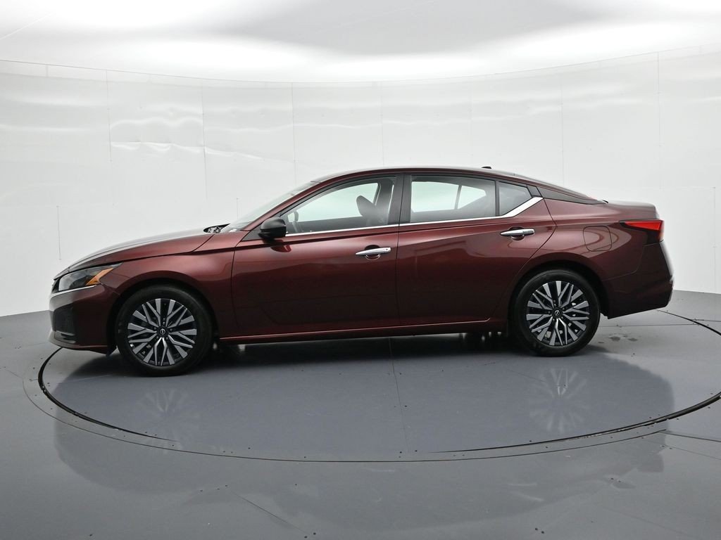 Used 2025 Garnet Pearl Nissan SV FWD image 8