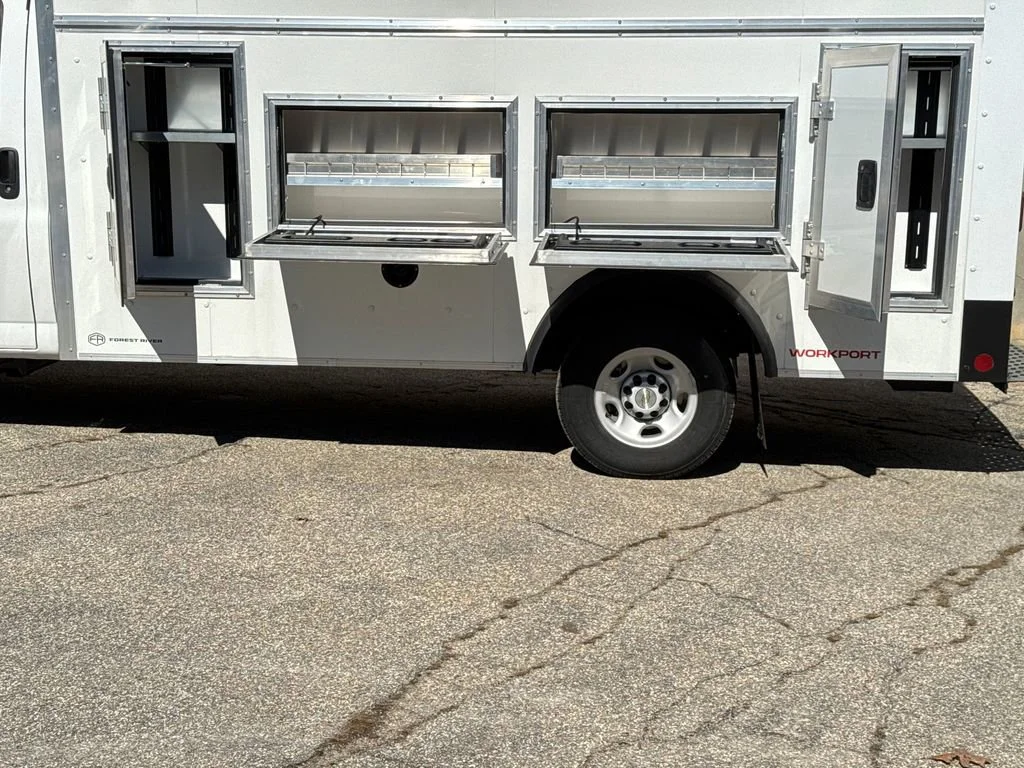 New 2026 Summit White Chevrolet 1WT image 7