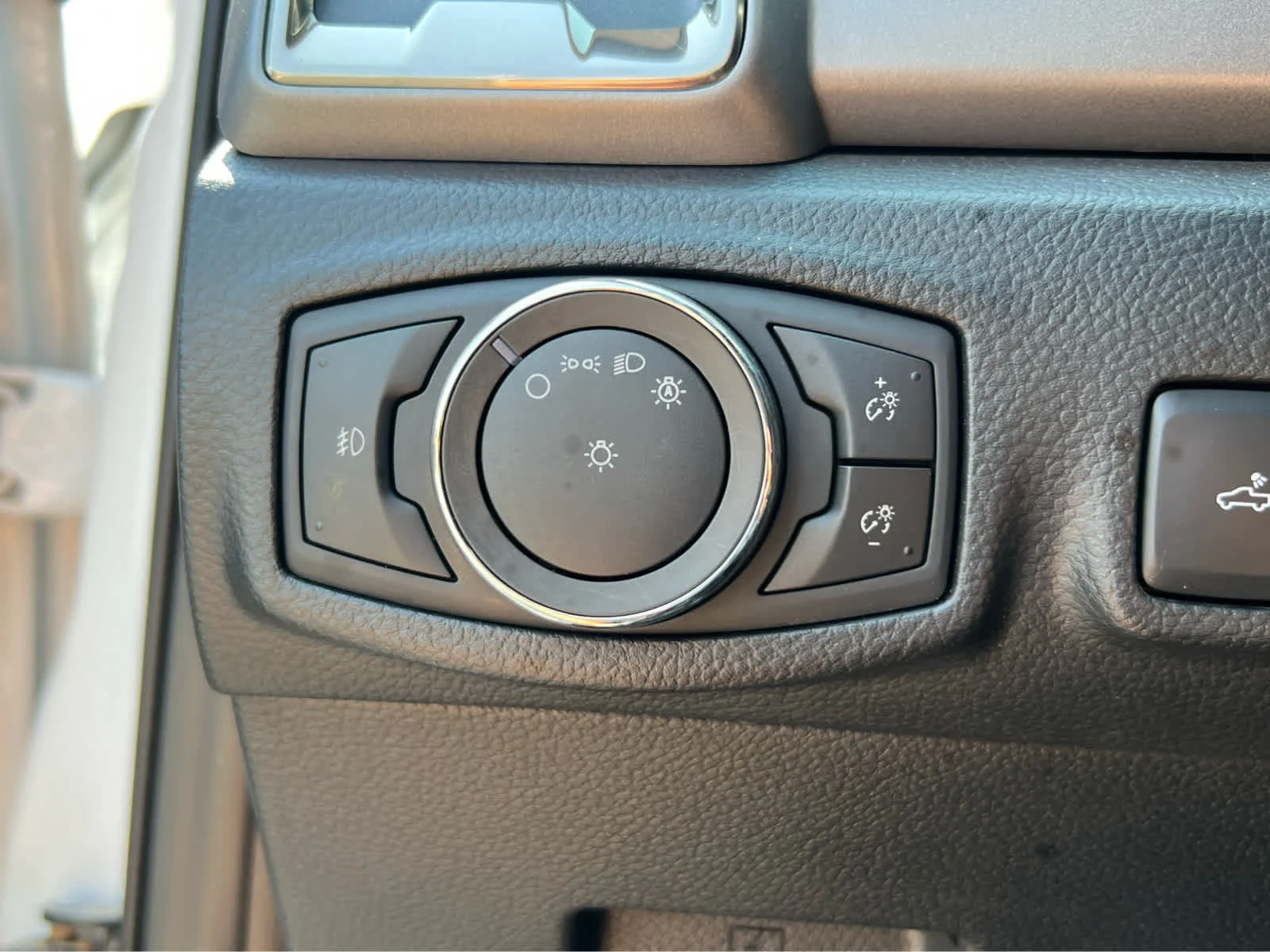 Certified Used 2020 Oxford White Ford XLT image 31