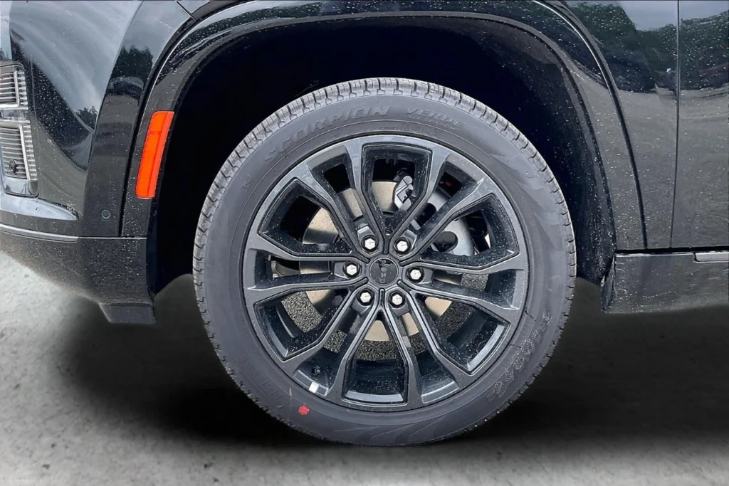 New 2026 High Gloss Black Jeep Summit Obsidian image 24