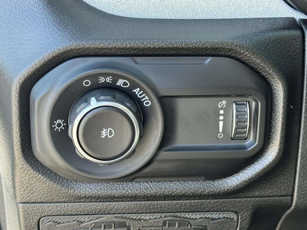 Used 2024 White Jeep Sport S image 27
