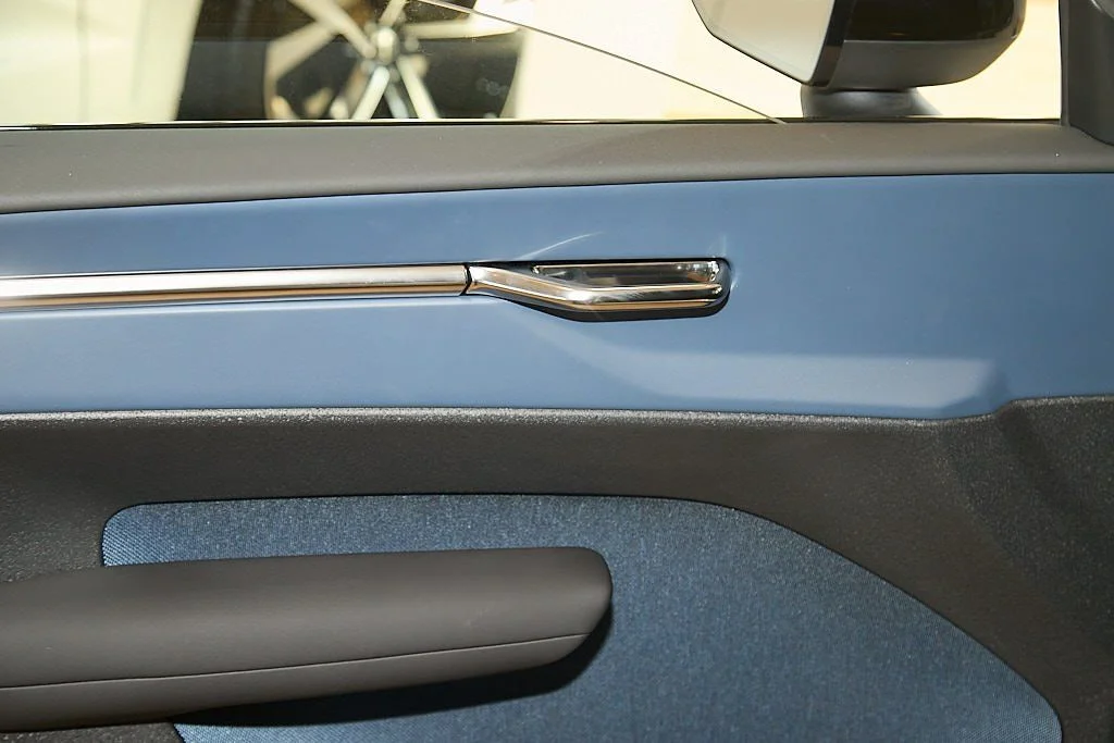 New 2026 Crystal White Volvo Plus image 8