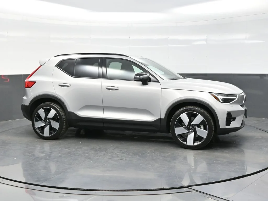 Certified Used 2023 Silver Dawn Volvo Ultimate image 8