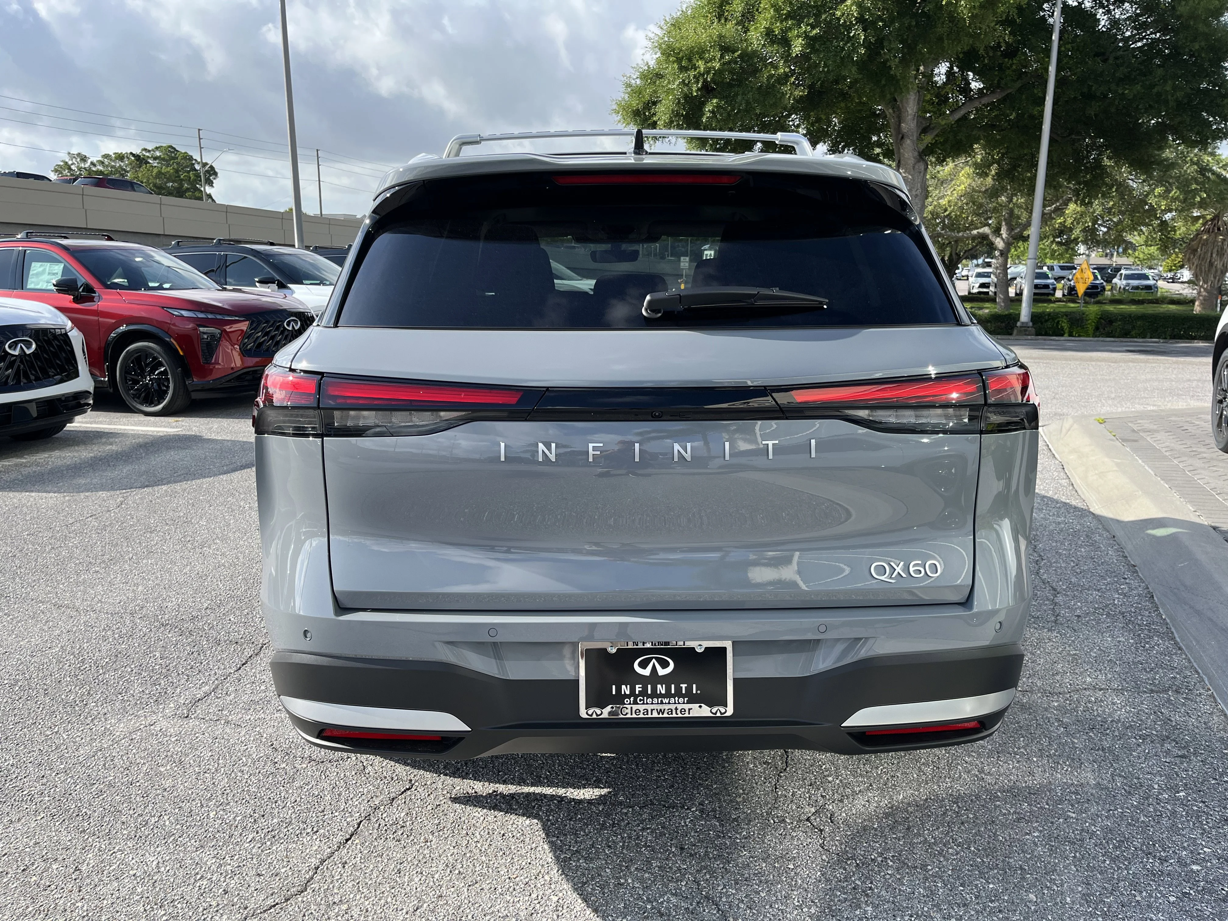 New 2027 Harbor Gray INFINITI LUXE image 4