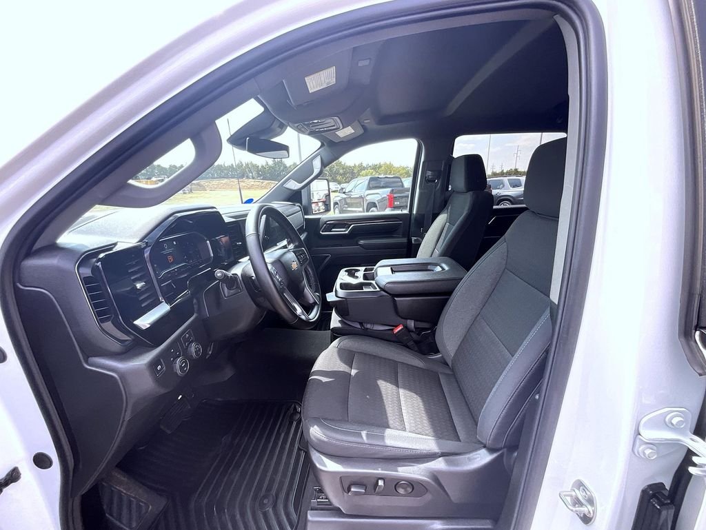 Used 2025 White Chevrolet LT image 10